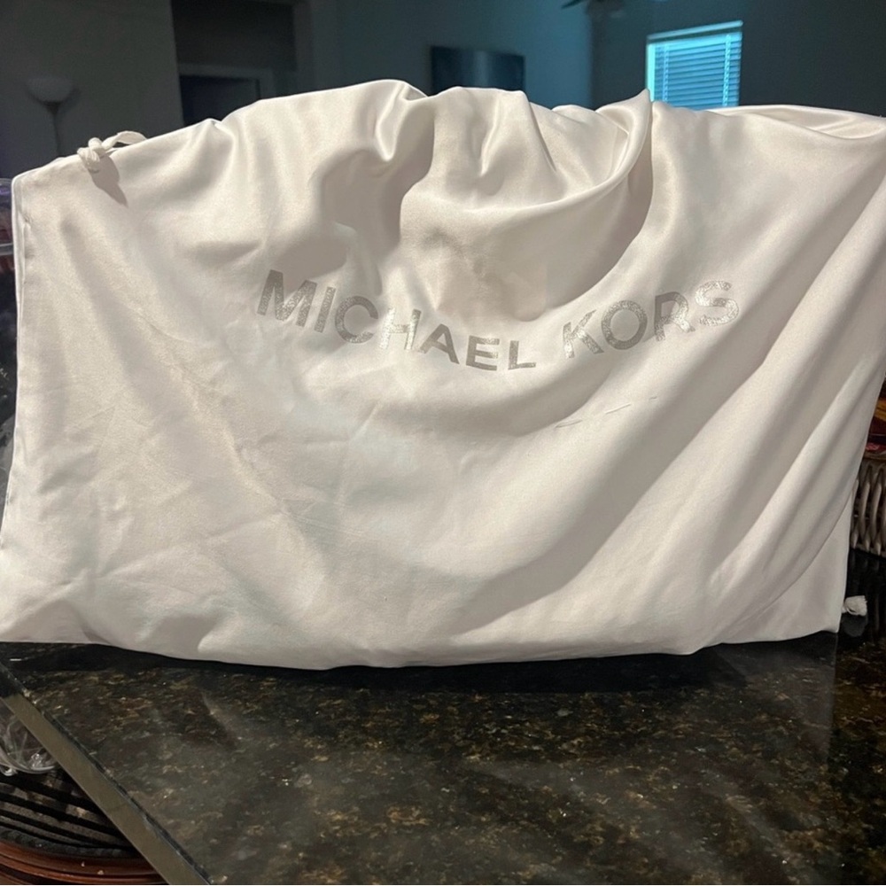 Michael Kors Natural Straw Tote with White Trim and Gold Hardware - Picture 4 of 5